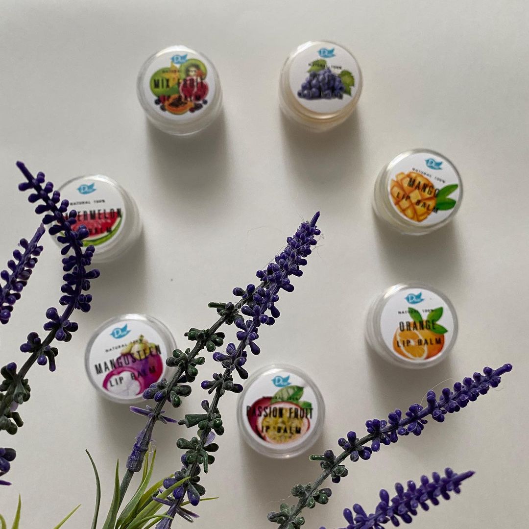 Натуральный бальзам для губ из Тайланда со вкусом Апельсина Dear Natural 100% Orange Lip Balm купить в Москве и Московской области.